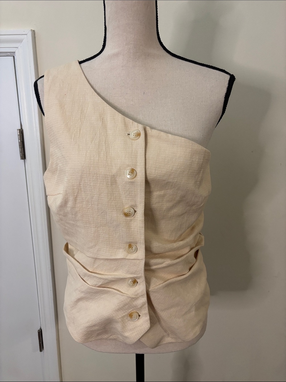 Astr The Label Beige One-Shoulder Top size Large